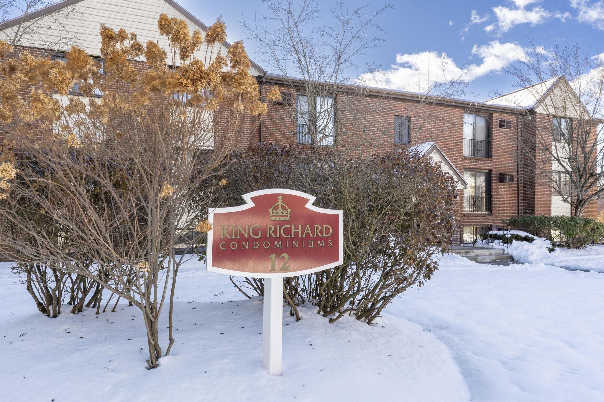 12 English Village Road, Unit 201 Manchester, NH 03102 - Photo 2 of 29