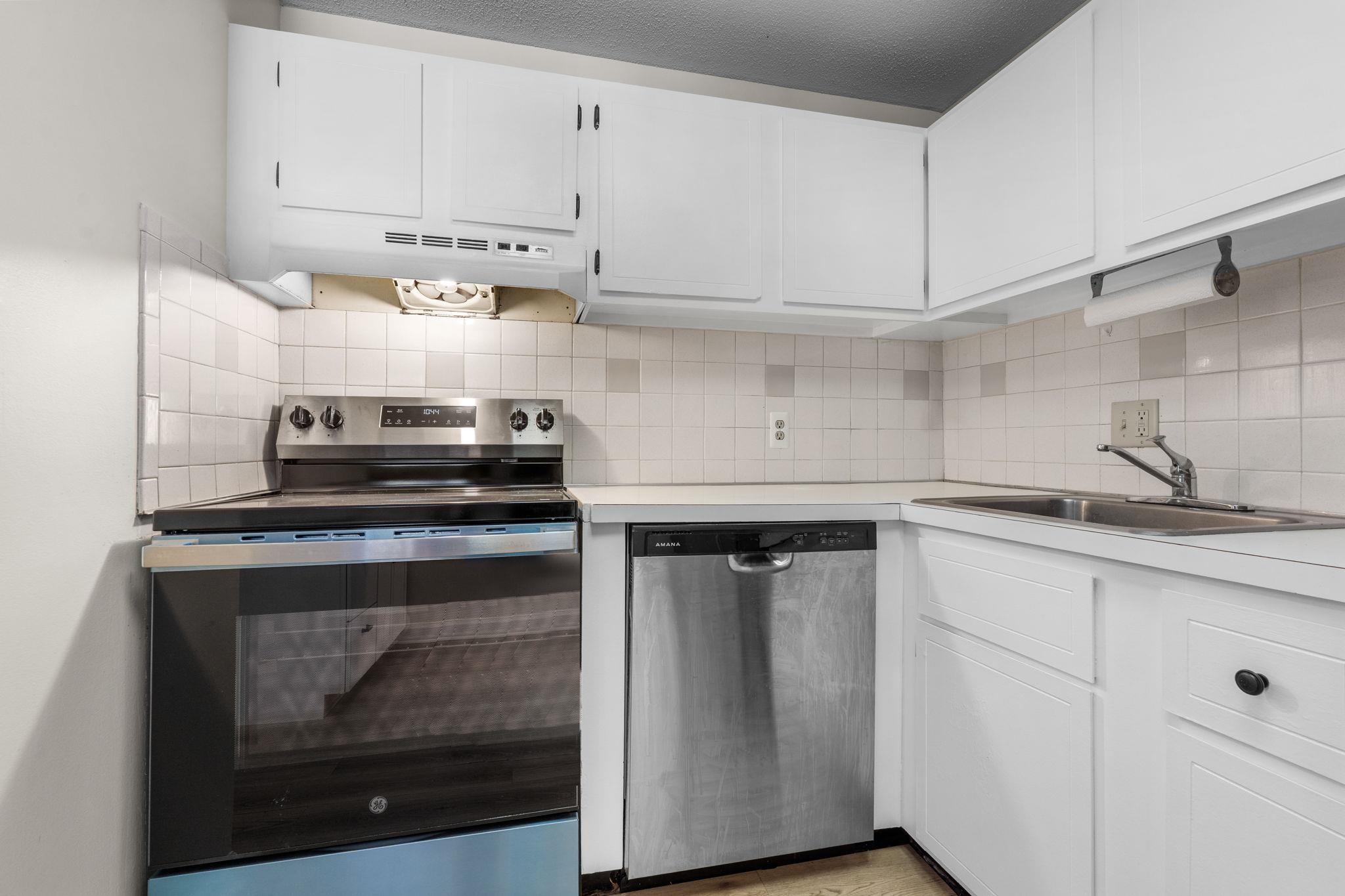 12 English Village Road, Unit 201 Manchester, NH 03102 - Photo 22 of 29