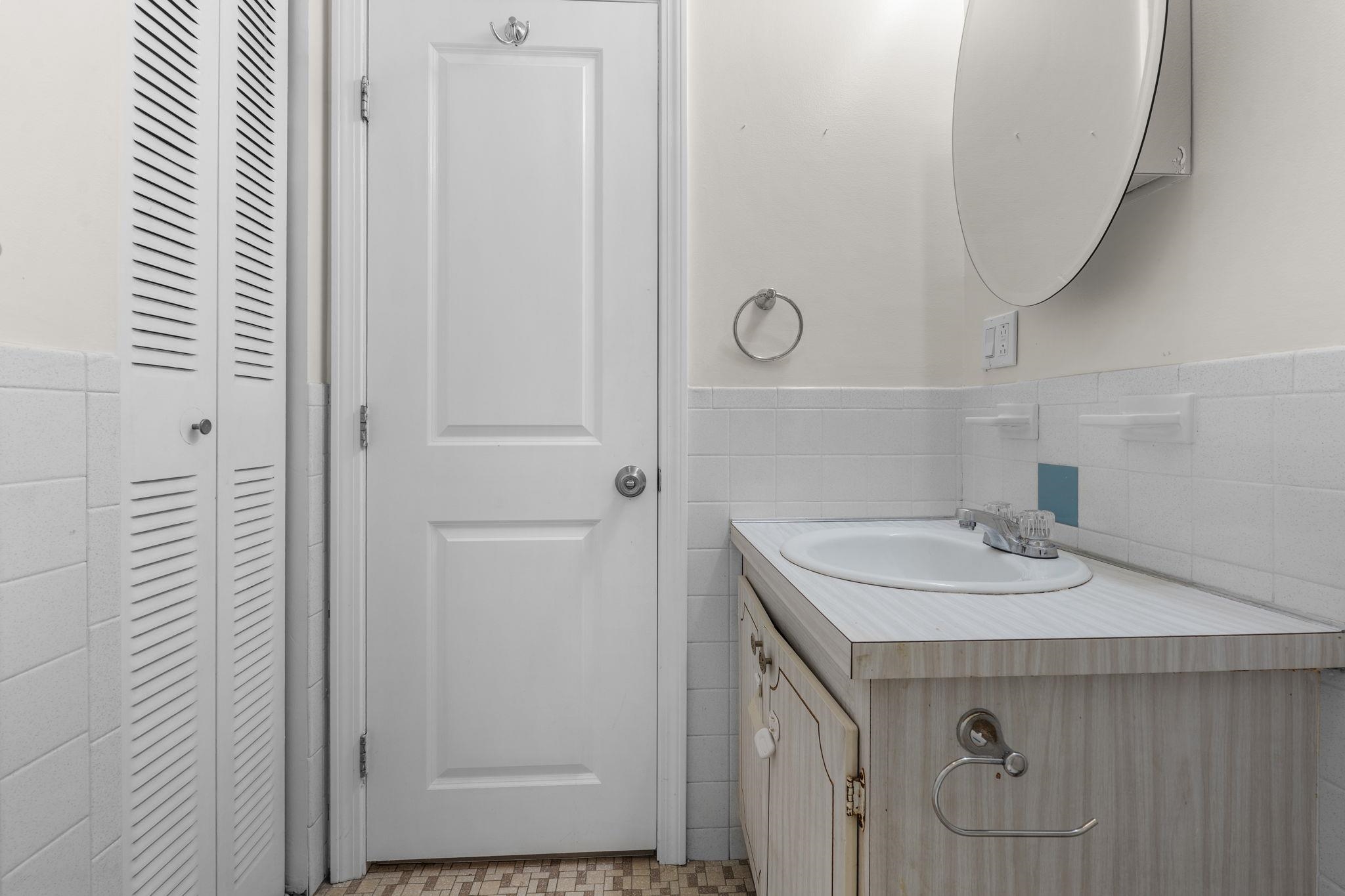 12 English Village Road, Unit 201 Manchester, NH 03102 - Photo 24 of 29