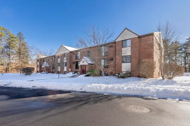 $189,900 | 12 English Village Road, Unit 201, Manchester, NH 03102