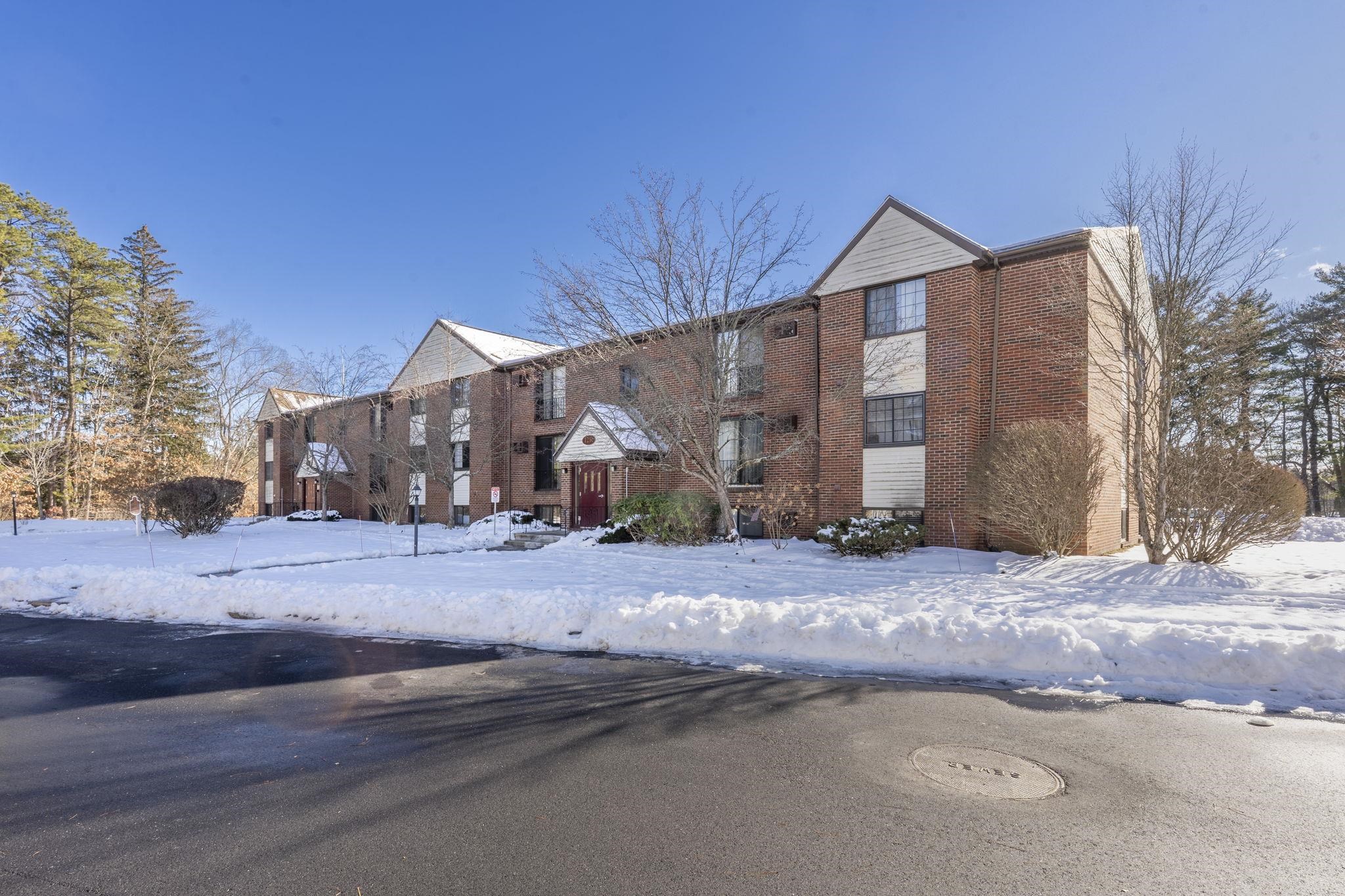 12 English Village Road, Unit 201 Manchester, NH 03102 - Photo 5 of 29