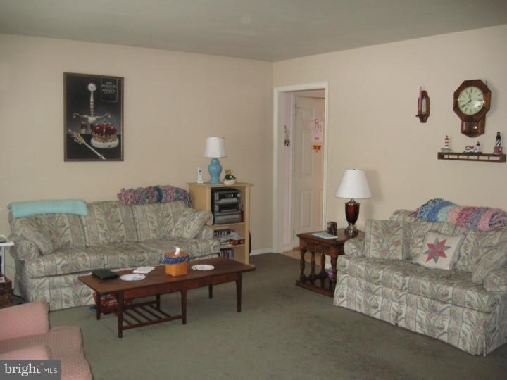 216 Parry Road Warminster, PA 18974 - Photo 2 of 15 Living Room