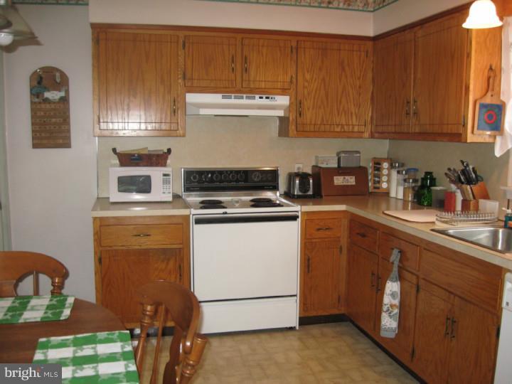 216 Parry Road Warminster, PA 18974 - Photo 5 of 15 Kitchen