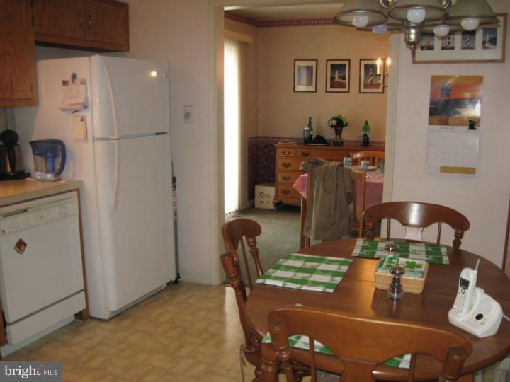 216 Parry Road Warminster, PA 18974 - Photo 6 of 15 Kitchen