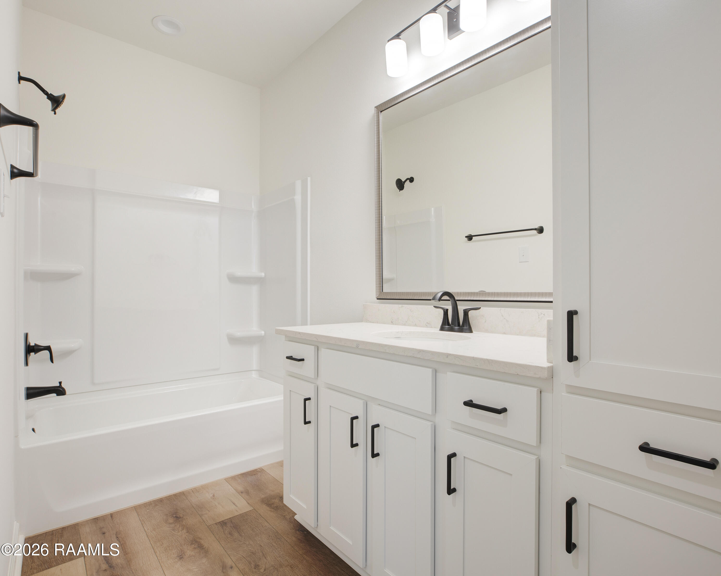 106 Ridgedale Scott, LA 70583 - Photo 5 of 21 Bathroom 1
