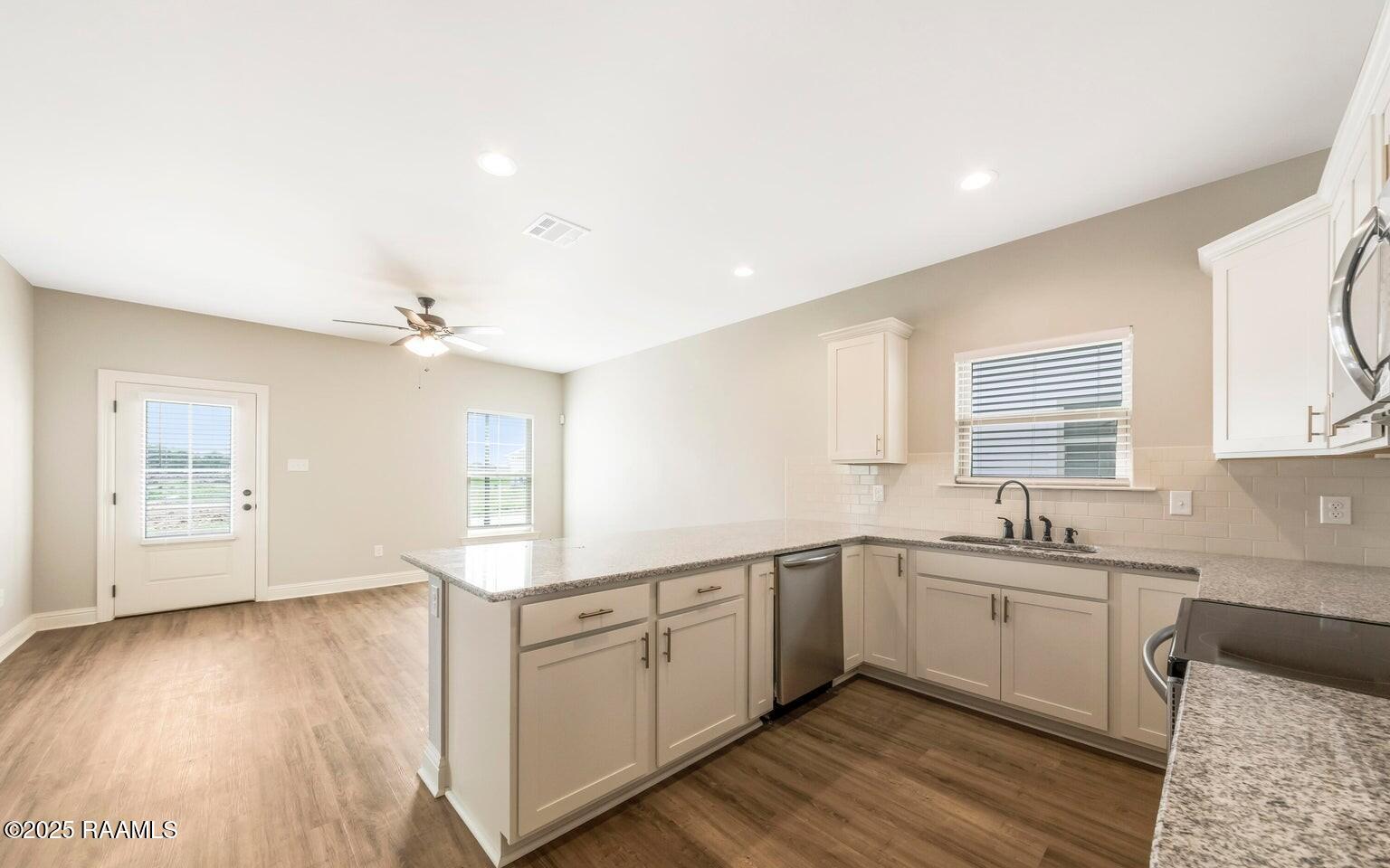 106 Ridgedale Scott, LA 70583 - Photo 5 of 21 20240821181028618381000000-o