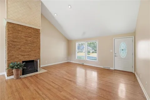 $325,000 | 13218 West 96th Street, Lenexa, KS 66215