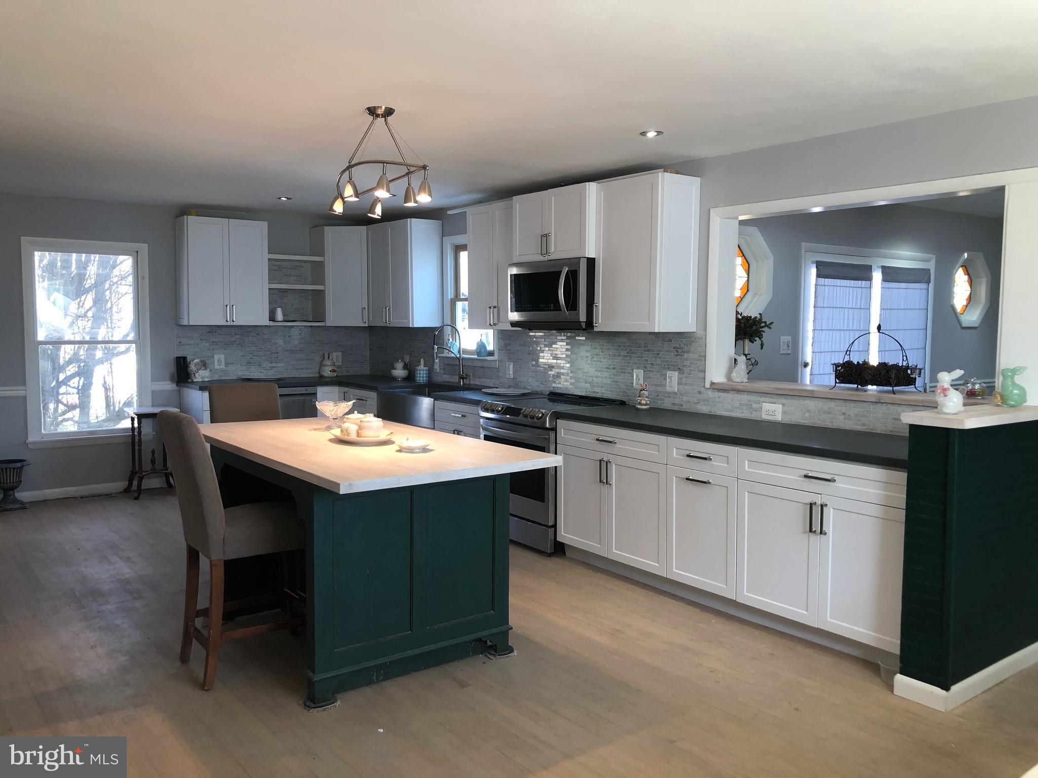 2313 Maple Road Baltimore, MD 21219 - Photo 4 of 49