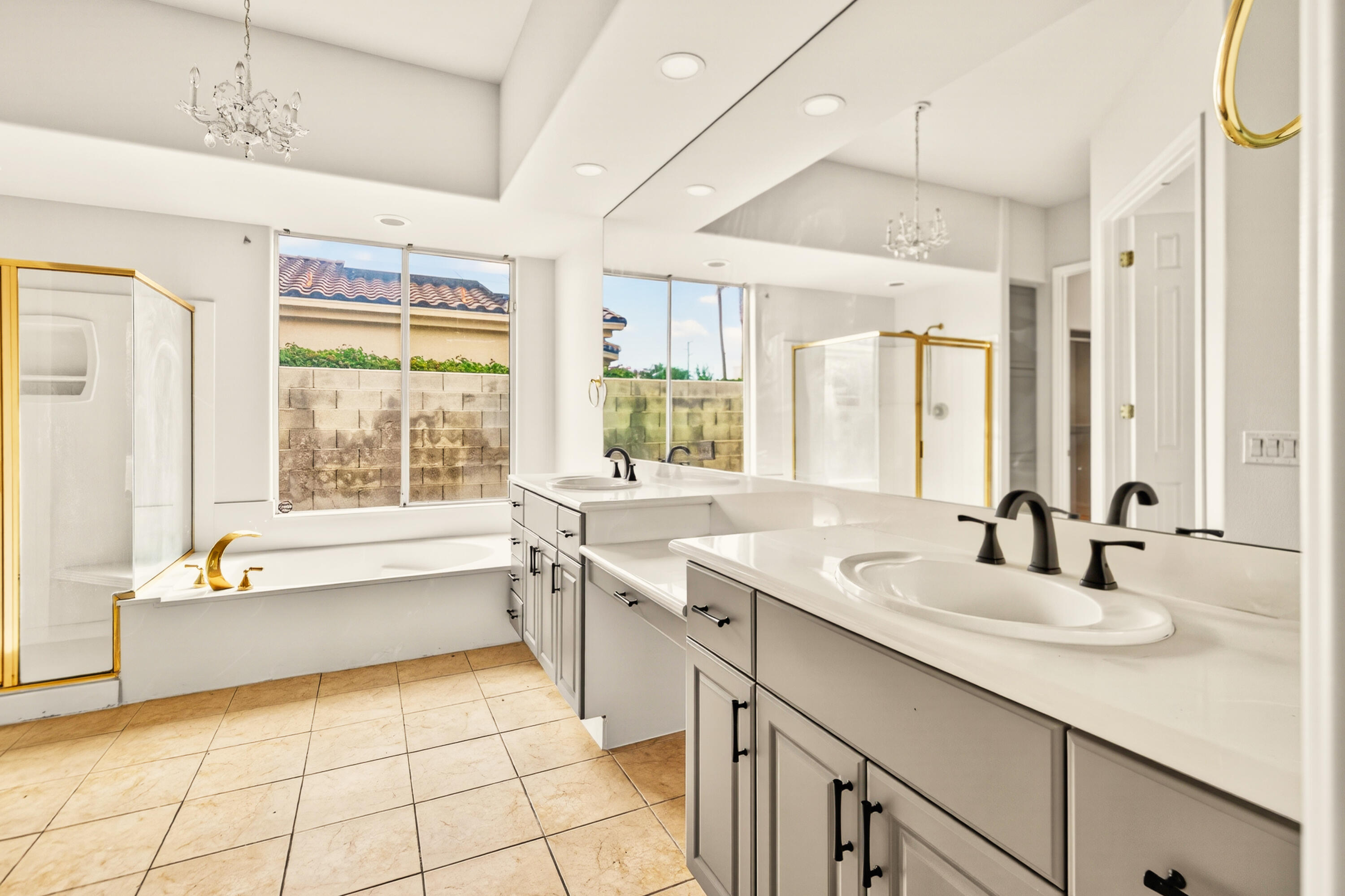6 Queens Court Rancho Mirage, CA 92270 - Photo 25 of 28 a bathroom with a tub sink and mirror