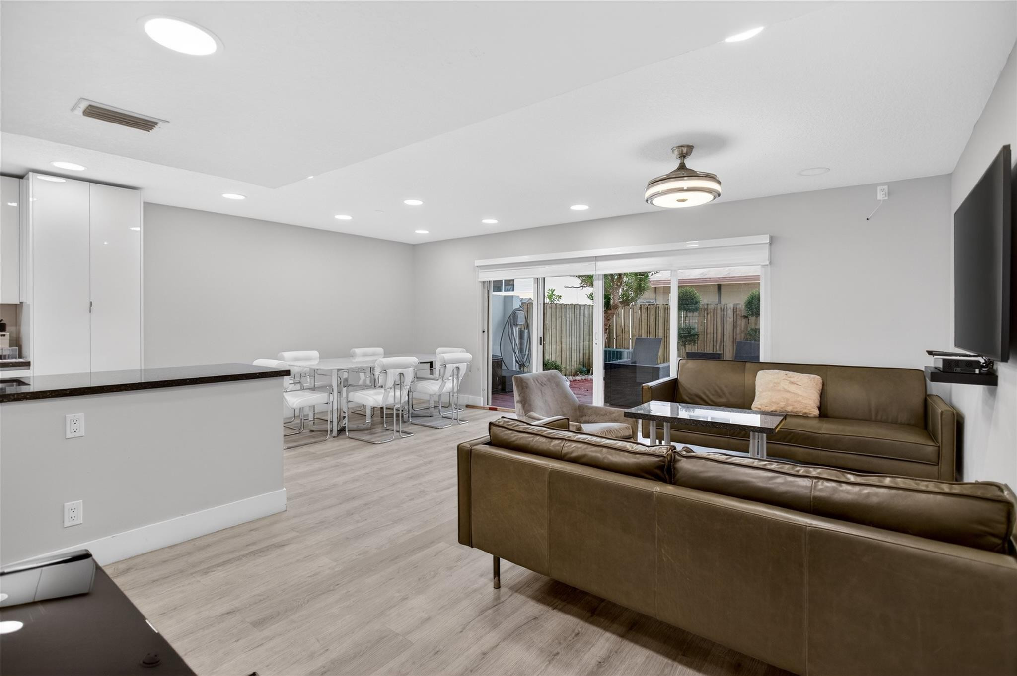 3331 Farragut Street, Unit 8D Hollywood, FL 33021 - Photo 6 of 22 Photo 6