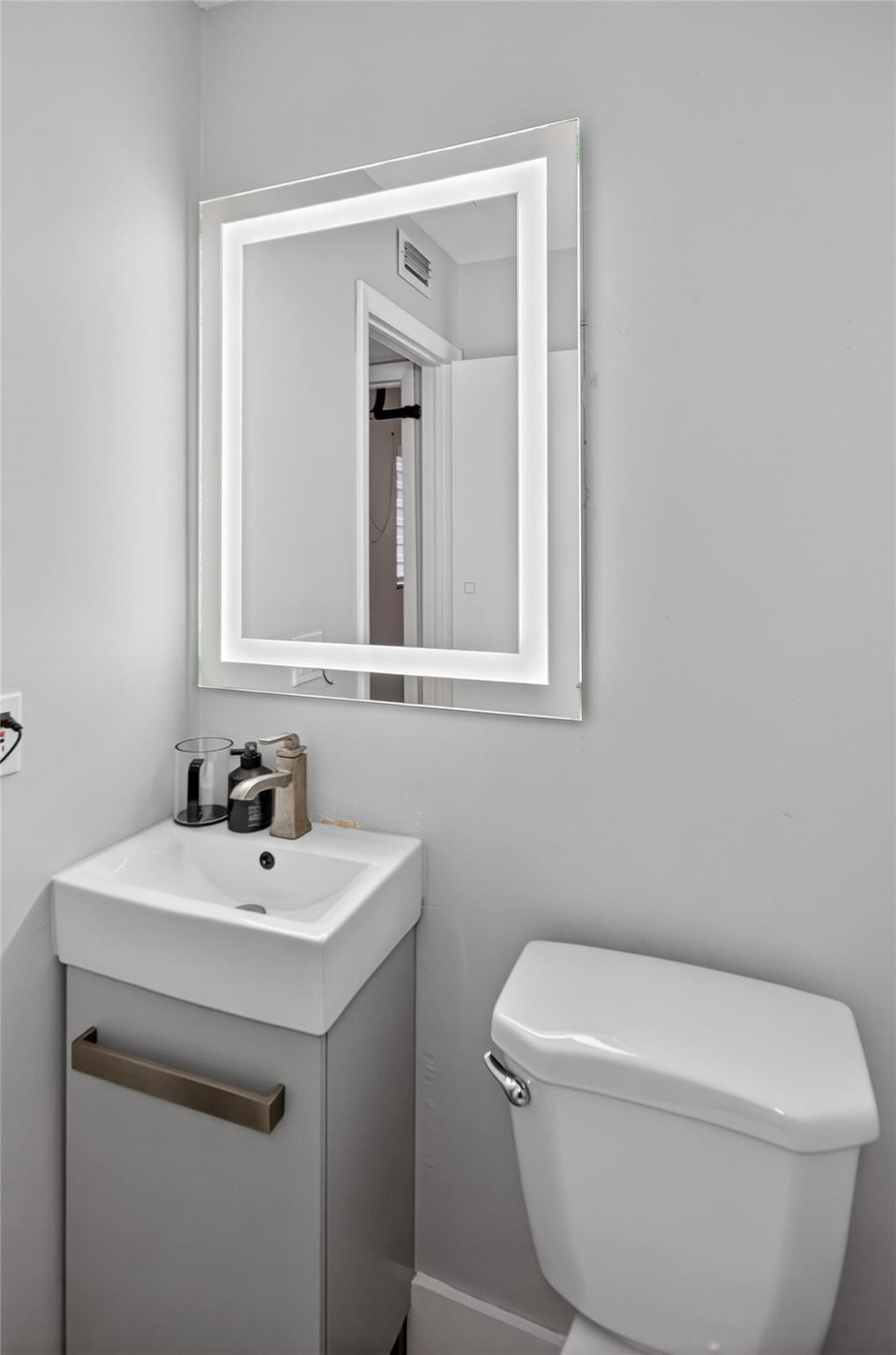 3331 Farragut Street, Unit 8D Hollywood, FL 33021 - Photo 7 of 22 Photo 7