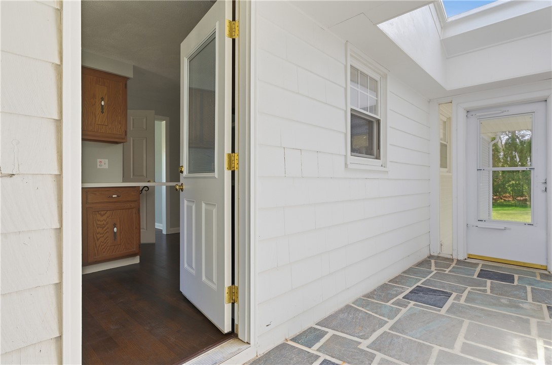 21 Citizen Street Cumberland, RI 02864 - Photo 3 of 36