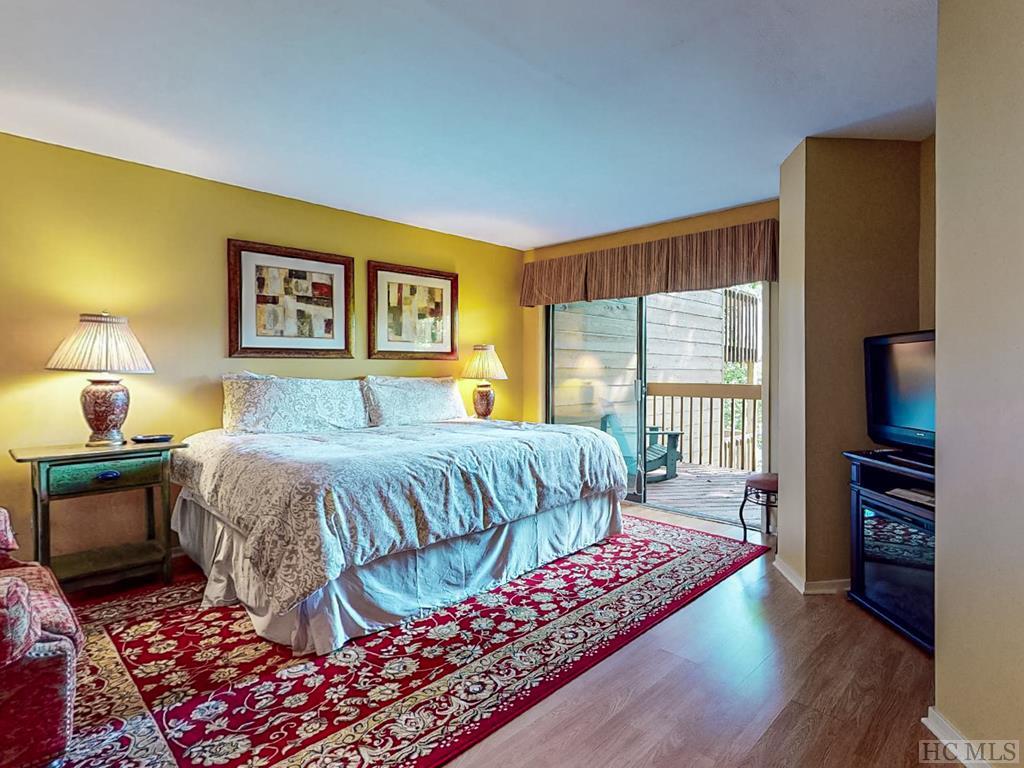 81-40 Emerald Ridge Road, Unit 40 Sapphire, NC 28774 - Photo 18 of 31 Gallery Image 18