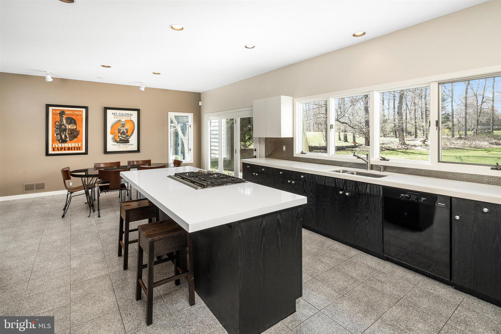 2 Benedek Road Princeton, NJ 08540 - Photo 3 of 37