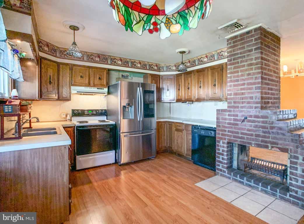65 Bittersweet Road Levittown, PA 19057 - Photo 4 of 40 Gallery Image 4