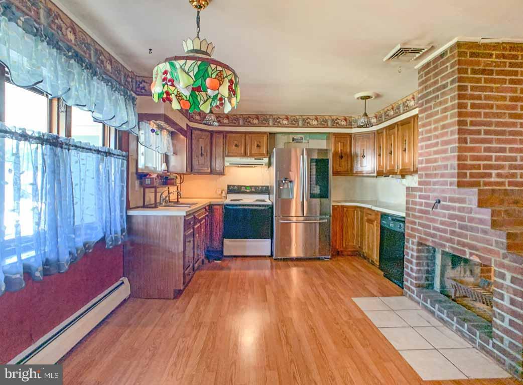 65 Bittersweet Road Levittown, PA 19057 - Photo 5 of 40 Gallery Image 5