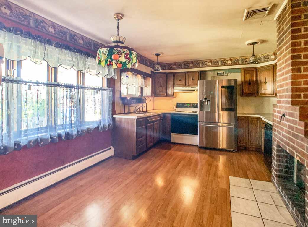 65 Bittersweet Road Levittown, PA 19057 - Photo 8 of 40 Gallery Image 8