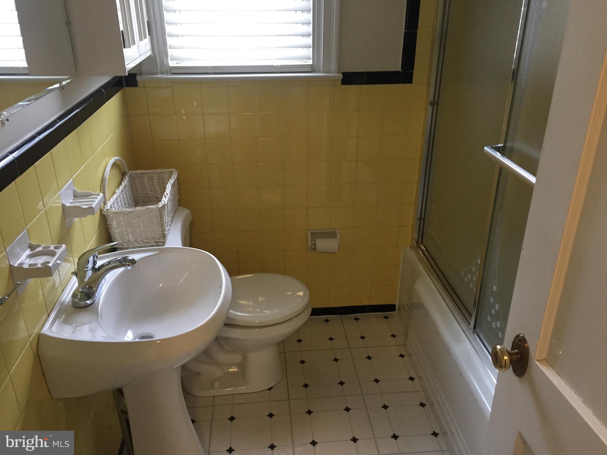 7327 Ryers Avenue Philadelphia, PA 19111 - Photo 14 of 31 Gallery Image 14