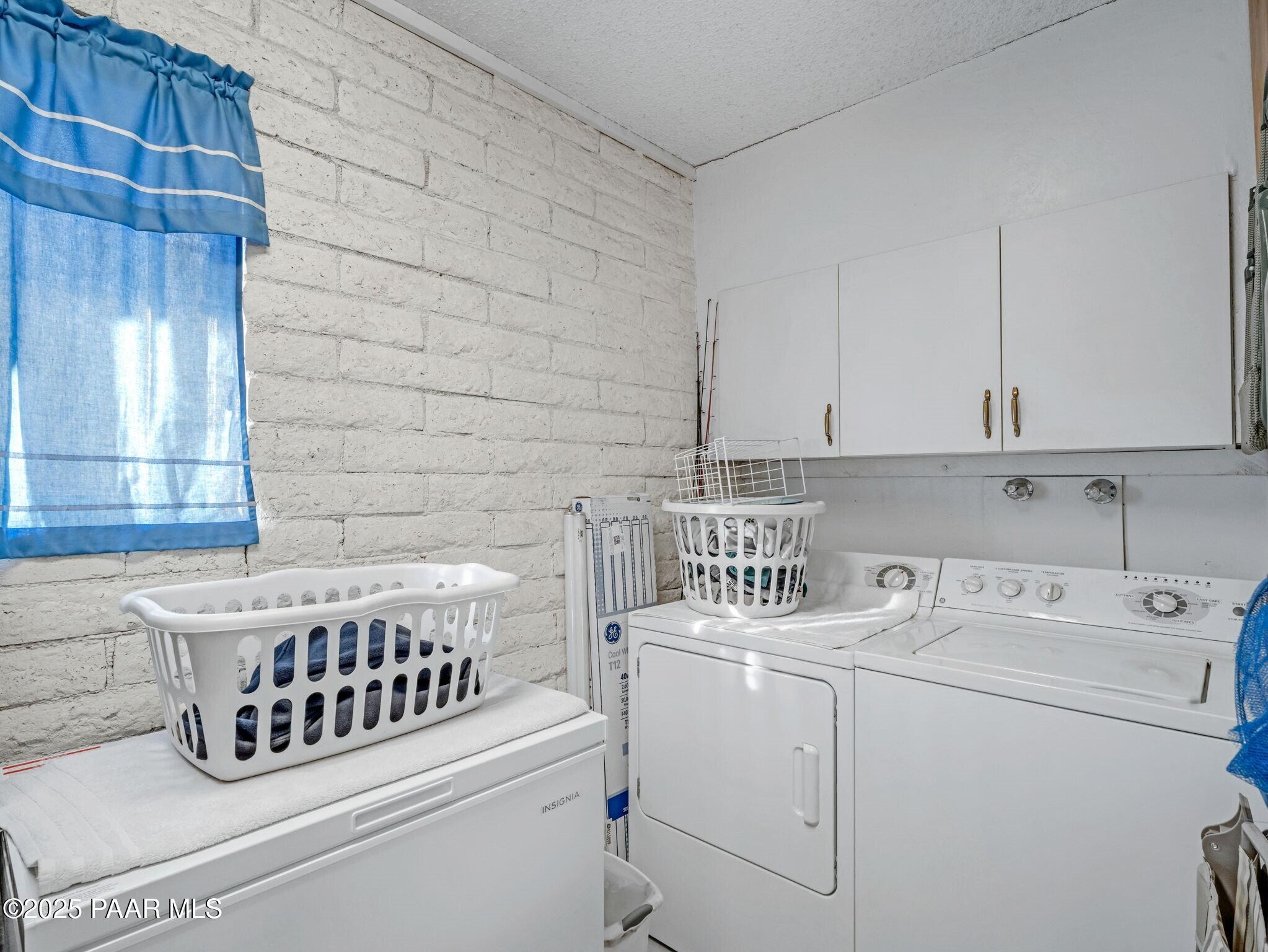 2710 Ridge Road Prescott, AZ 86301 - Photo 23 of 32 a utility room with dryer and washer