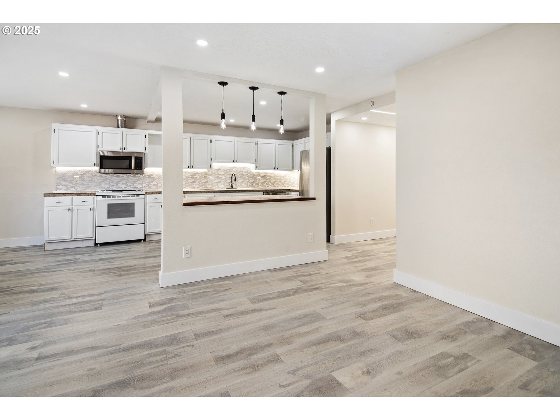 14575 Southwest Walker Road, Unit A3 Beaverton, OR 97006 - Photo 8 of 13 Gallery Image 8