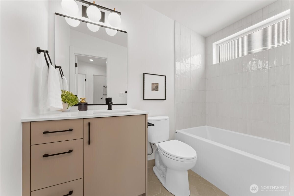 4120 Burke Avenue North Seattle, WA 98103 - Photo 17 of 27