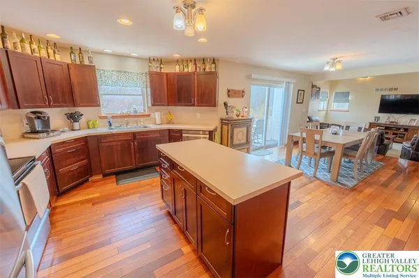 $784,500 | 2510 Rising Hill Drive, Saylorsburg, PA 18353