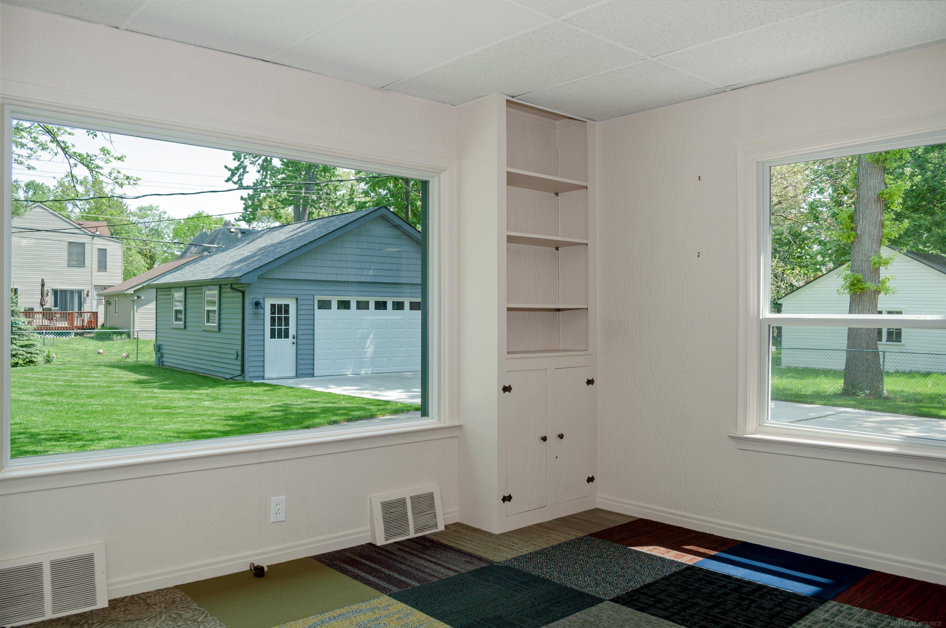1772 Prestwick Road Grosse Pointe Woods, MI 48236 - Photo 13 of 58