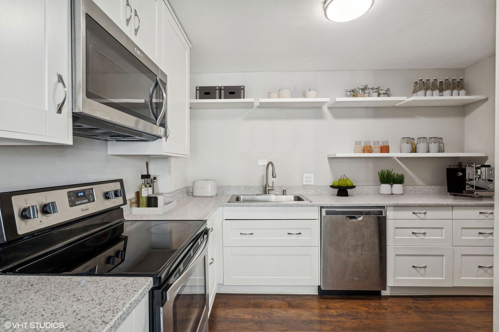 4250 North Marine Drive, Unit 1013 Chicago, IL 60613 - Photo 8 of 16 Gallery Image 8