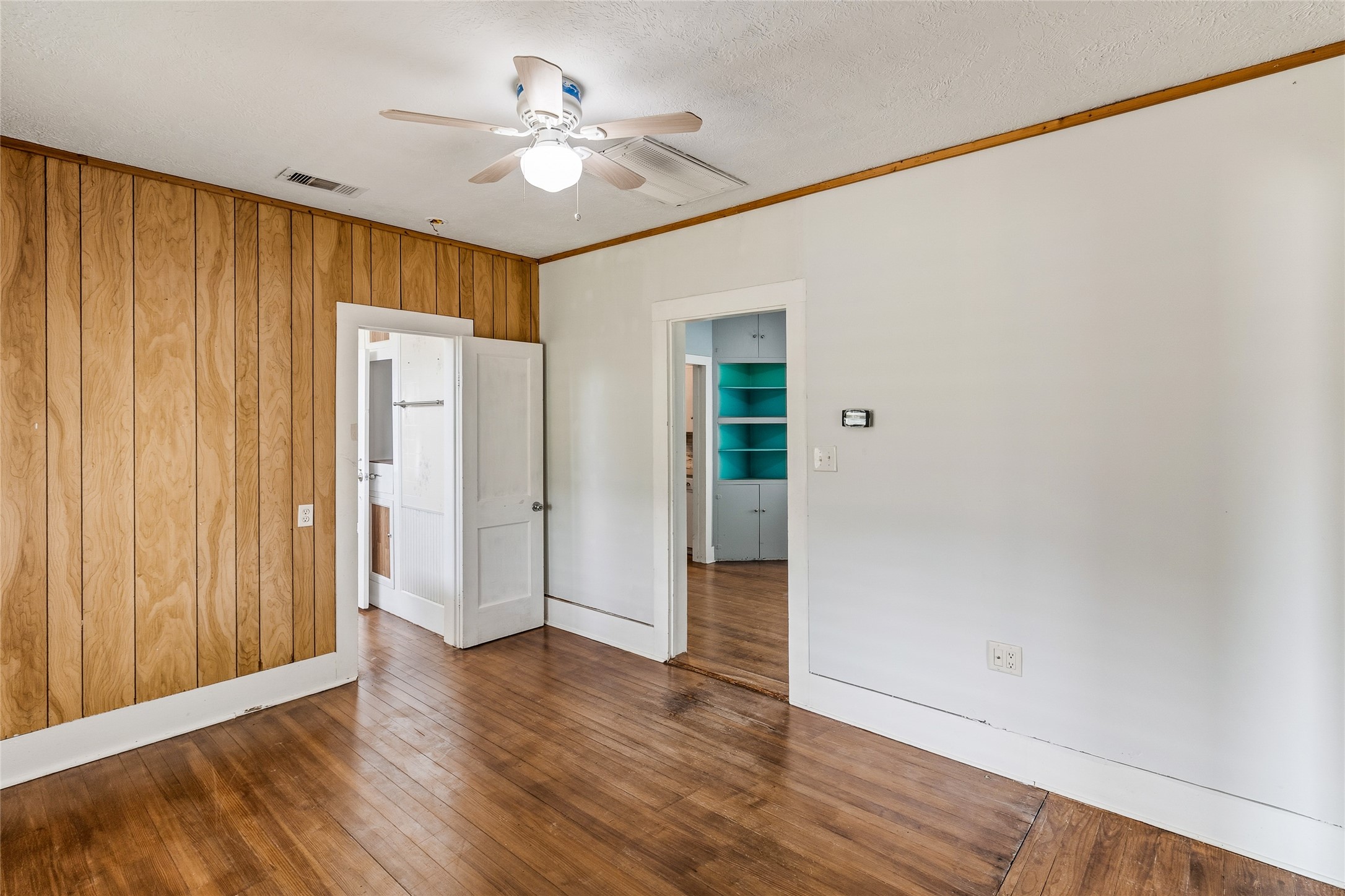 12903 Sandpiper Road Angleton, TX 77515 - Photo 6 of 19 An open connection to the dining area creates an easy flow for everyday living and gathering with family and friends.