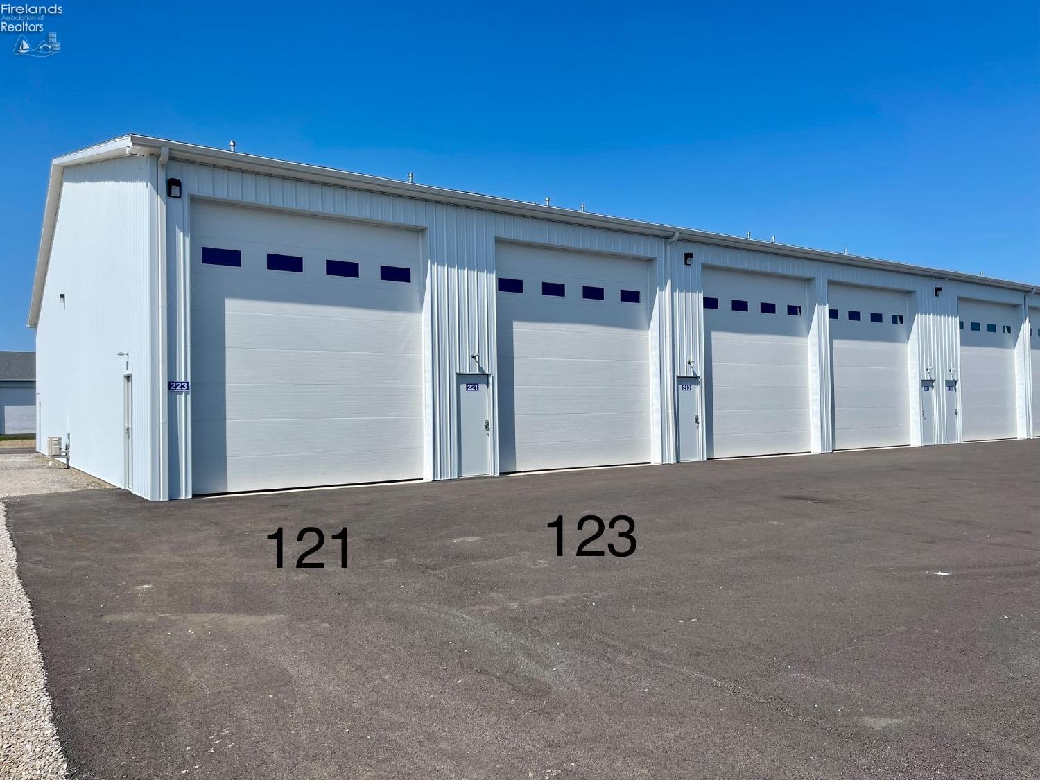 764 Southeast Catawba Road, Unit 121 Port Clinton, OH 43452 - Photo 10 of 30 Gallery Image 10