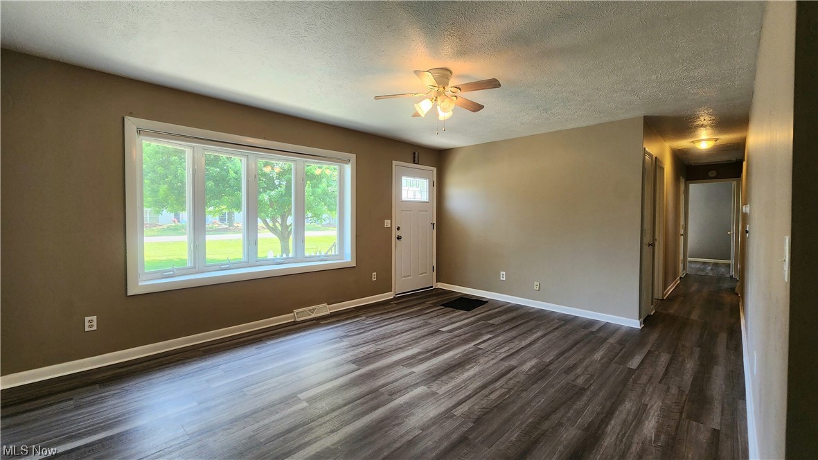 39126 Chestnut Ridge Road Elyria, OH 44035 - Photo 3 of 35 Gallery Image 3