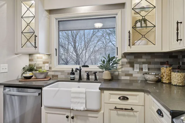 $489,000 | 499 Wheeler Drive, Excelsior, MN 55331