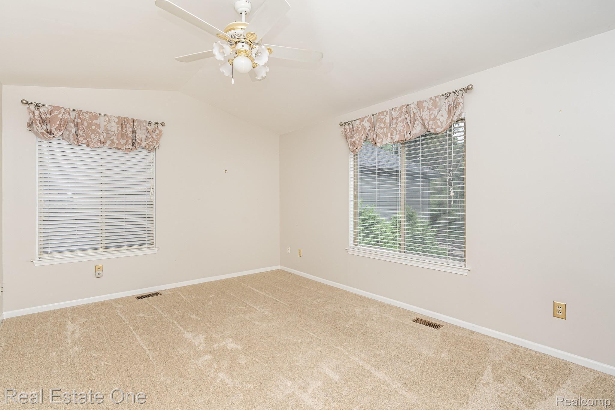 746 Elizabeth Street Rochester, MI 48307 - Photo 13 of 26 Owners Bedroom