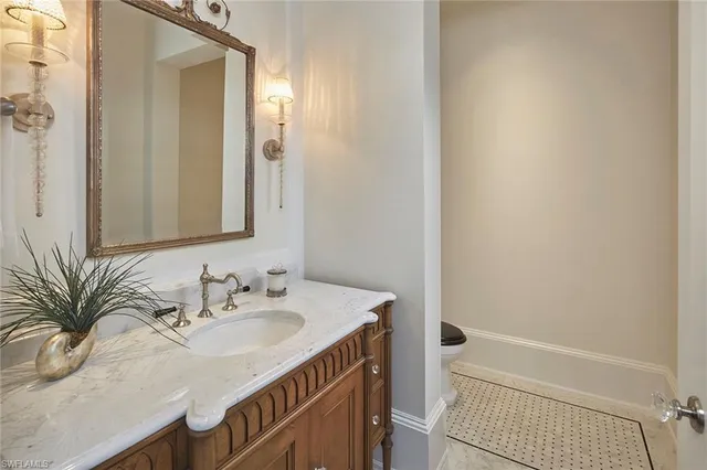 a view of a backyard with palm trees