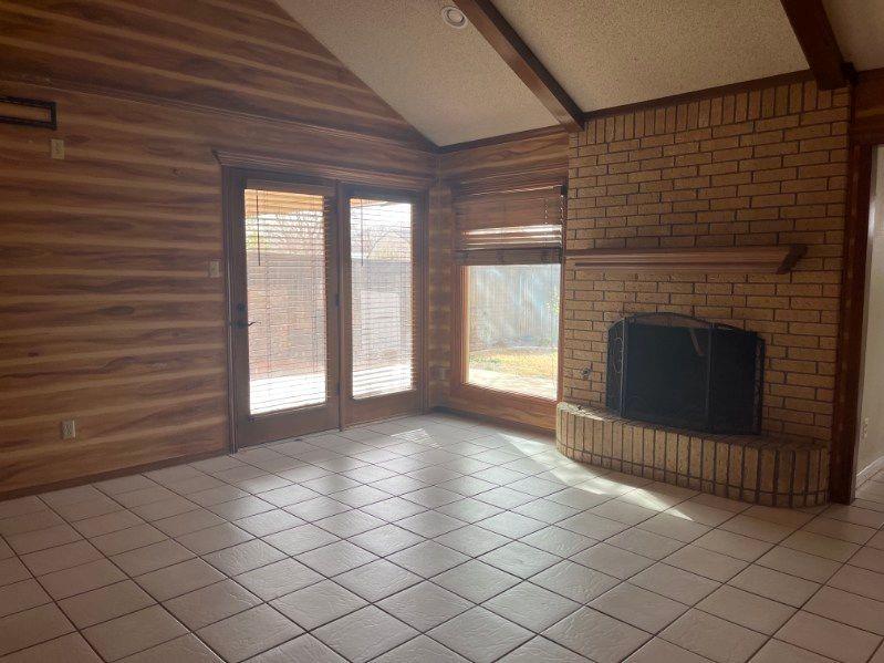 5527 94th Street Lubbock, TX 79424 - Photo 7 of 56 Living Room