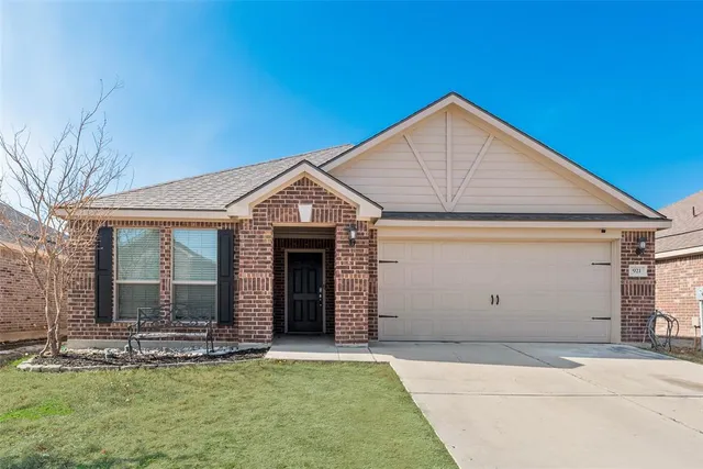 $305,000 | 921 South 1st Street, Sanger, TX 76266