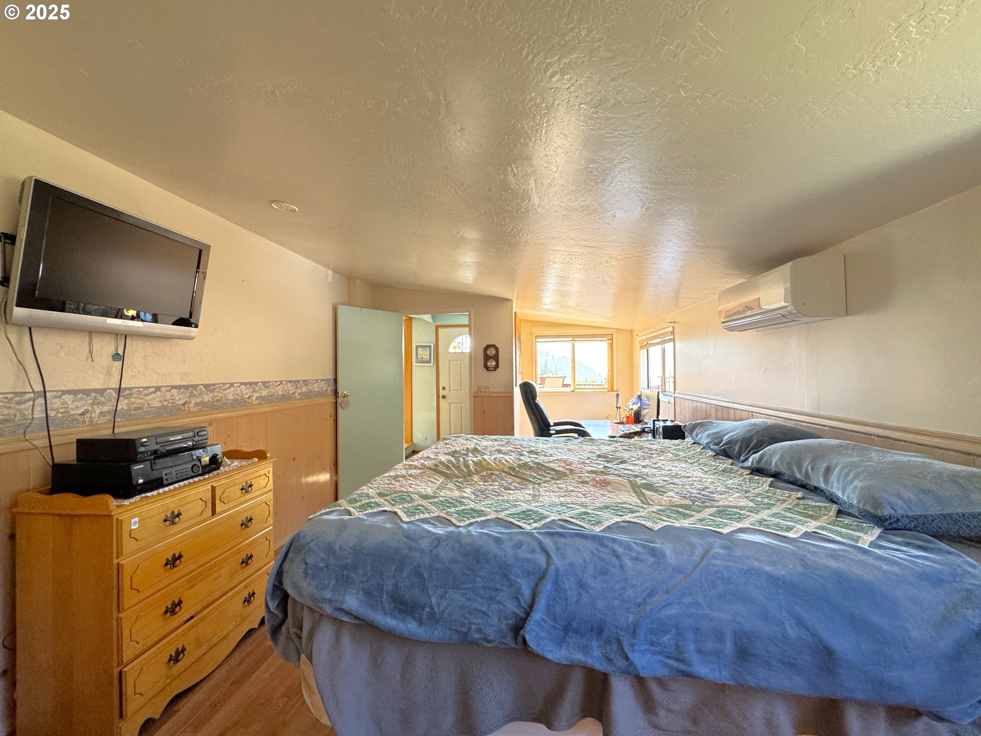19921 Whaleshead Road, Unit I 2 Brookings, OR 97415 - Photo 25 of 48 Primary Bedroom