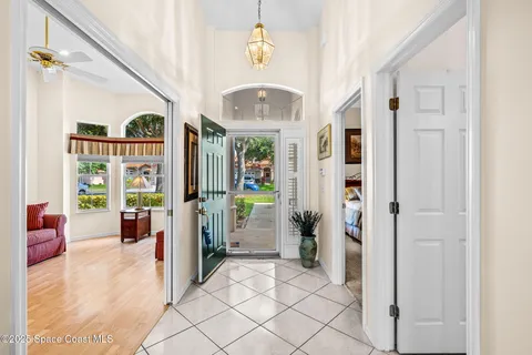 a view of an entryway with workspace