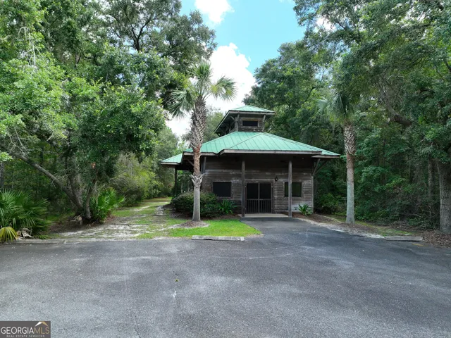 a view of a yard with table and chairs