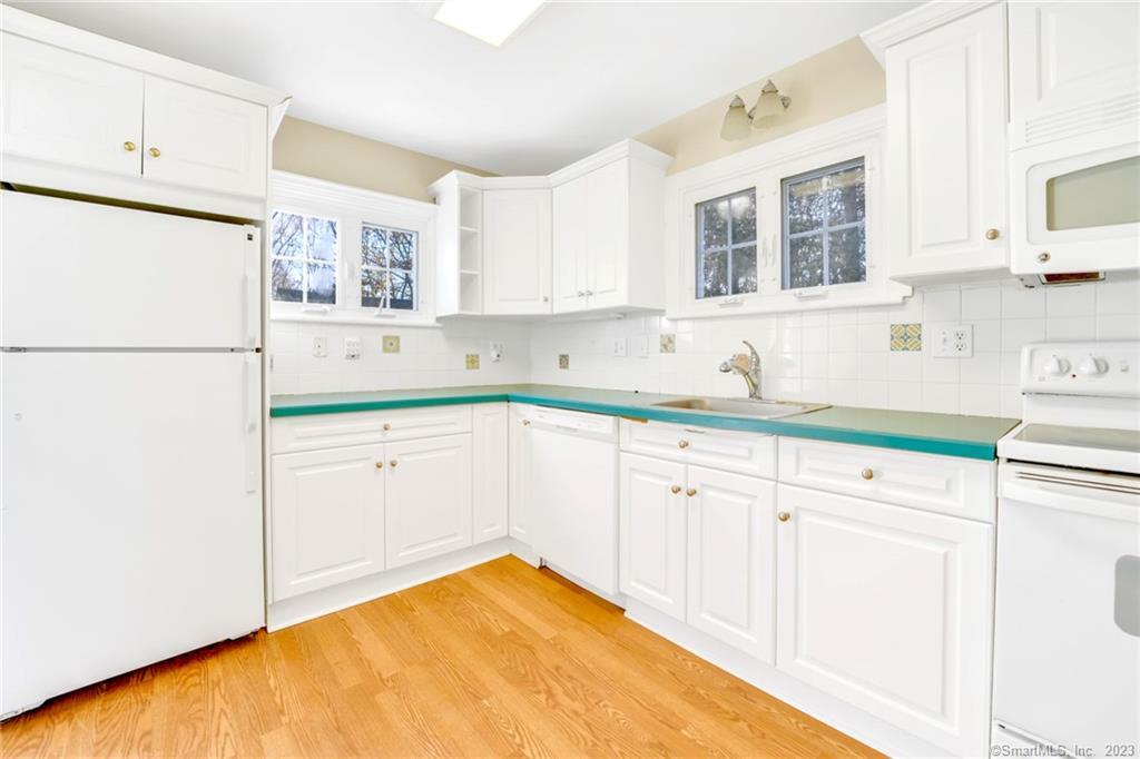 443 Benson Road Middlebury, CT 06762 - Photo 3 of 14