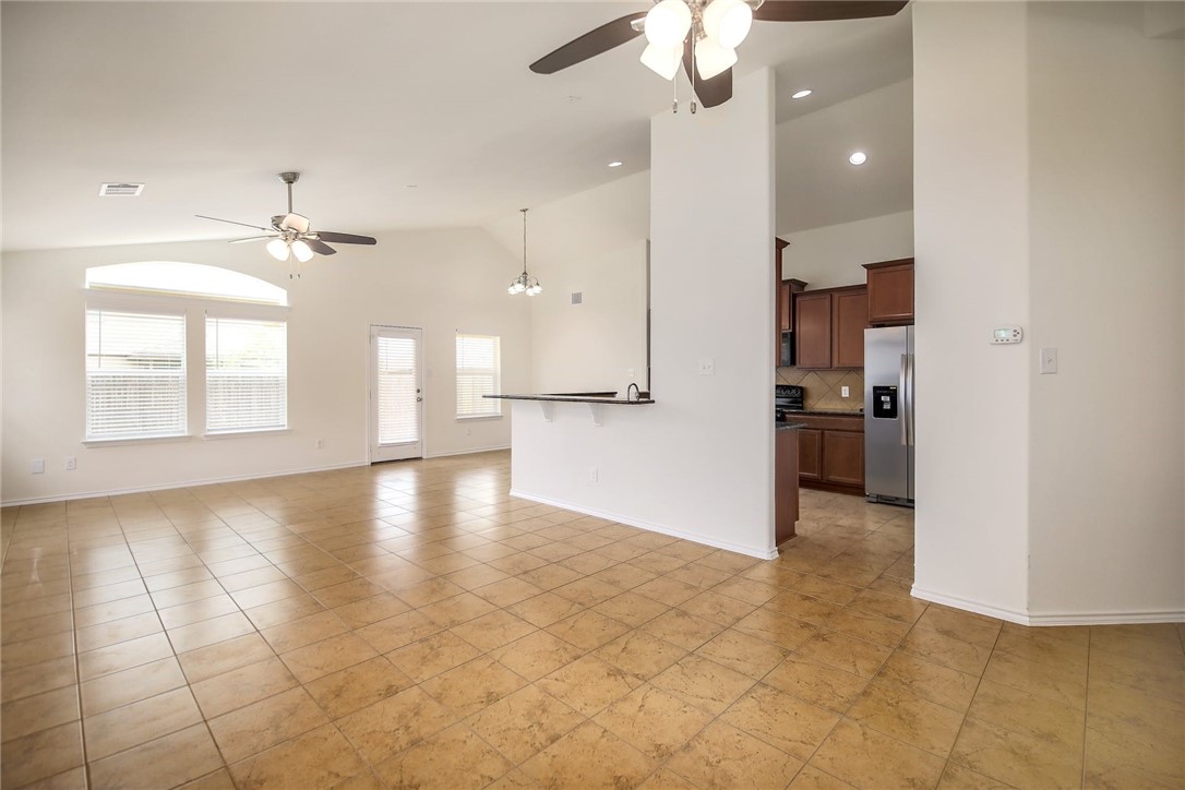 137 Langtry Lane Jarrell, TX 76537 - Photo 10 of 36