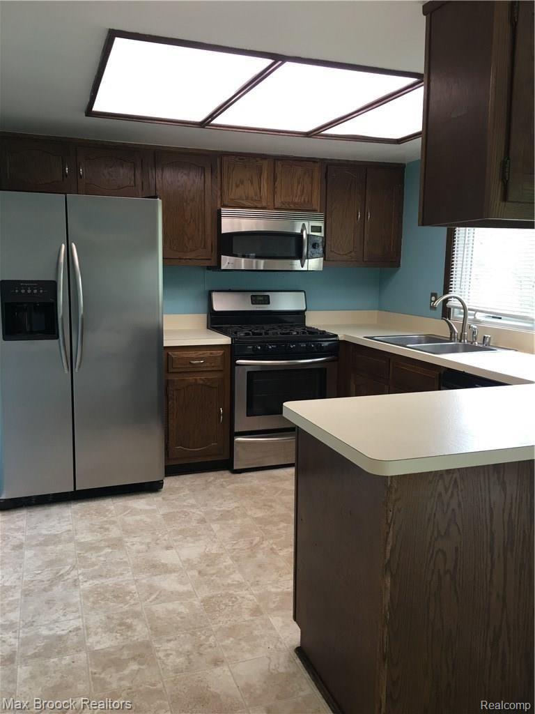 35906 Smithfield Road Farmington, MI 48335 - Photo 18 of 38 IMG_8555.JPG