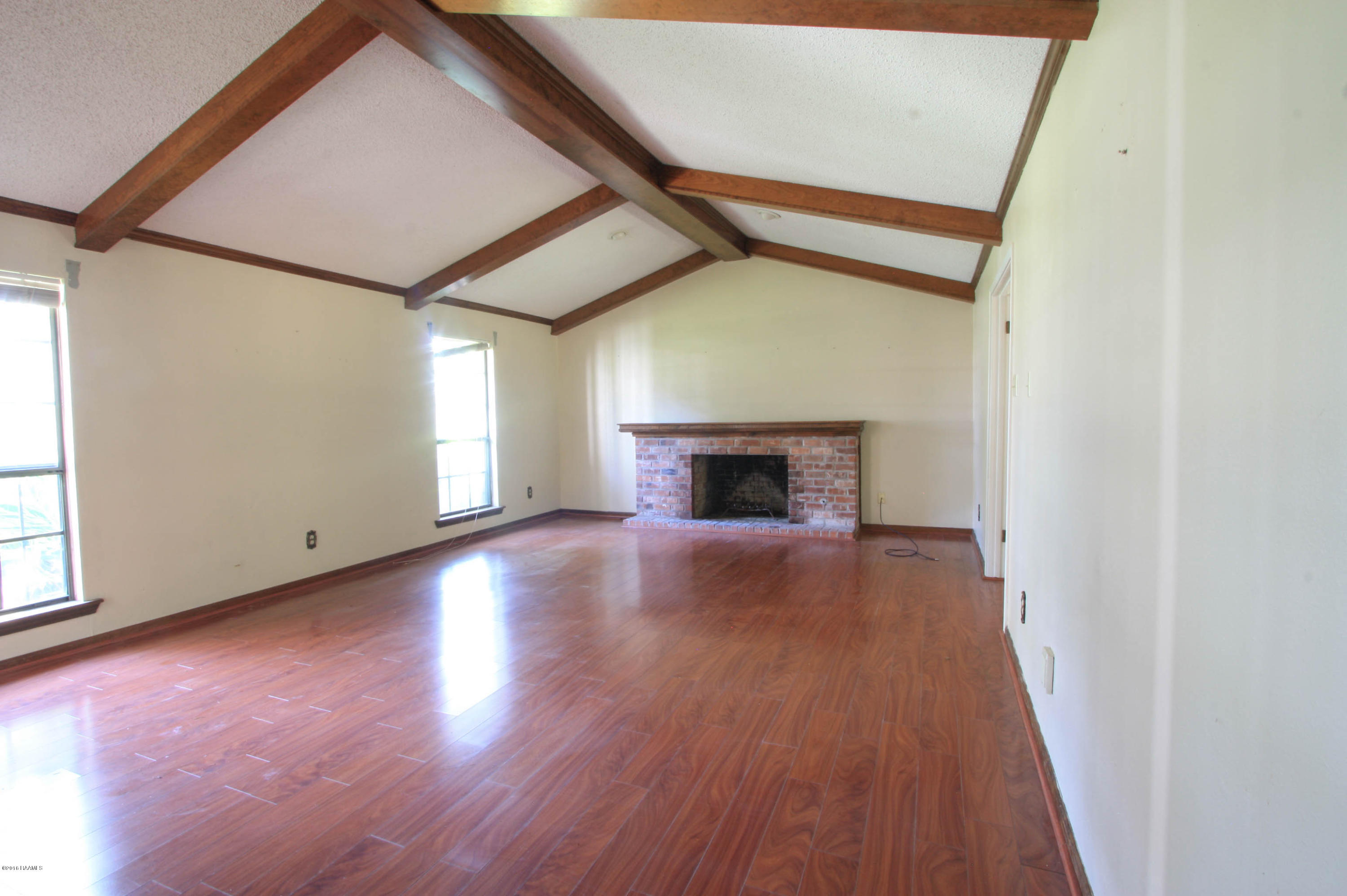 516 Austin Road Youngsville, LA 70592 - Photo 13 of 39 Large Living