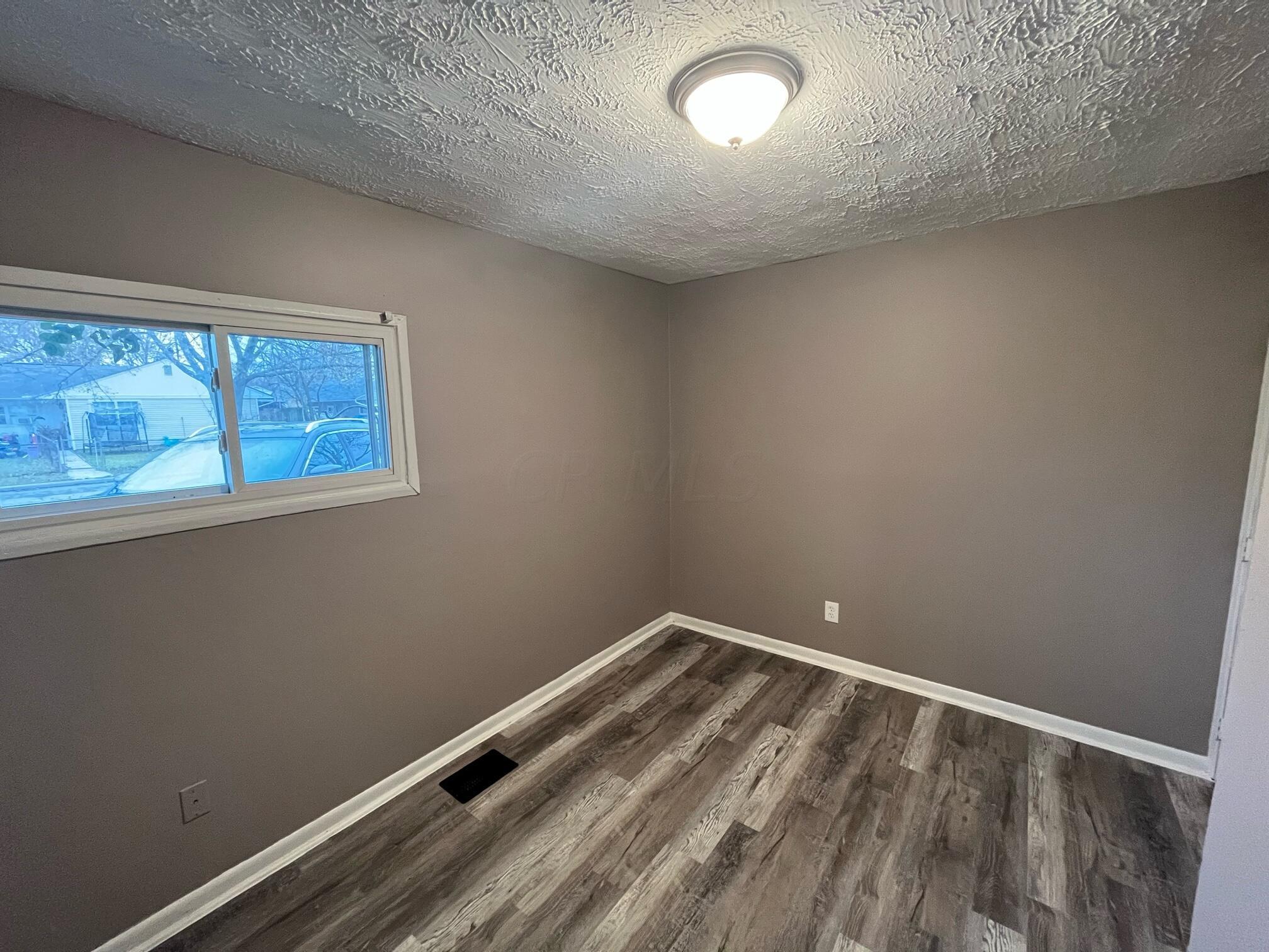 784 Derrer Road Columbus, OH 43204 - Photo 6 of 7 image5