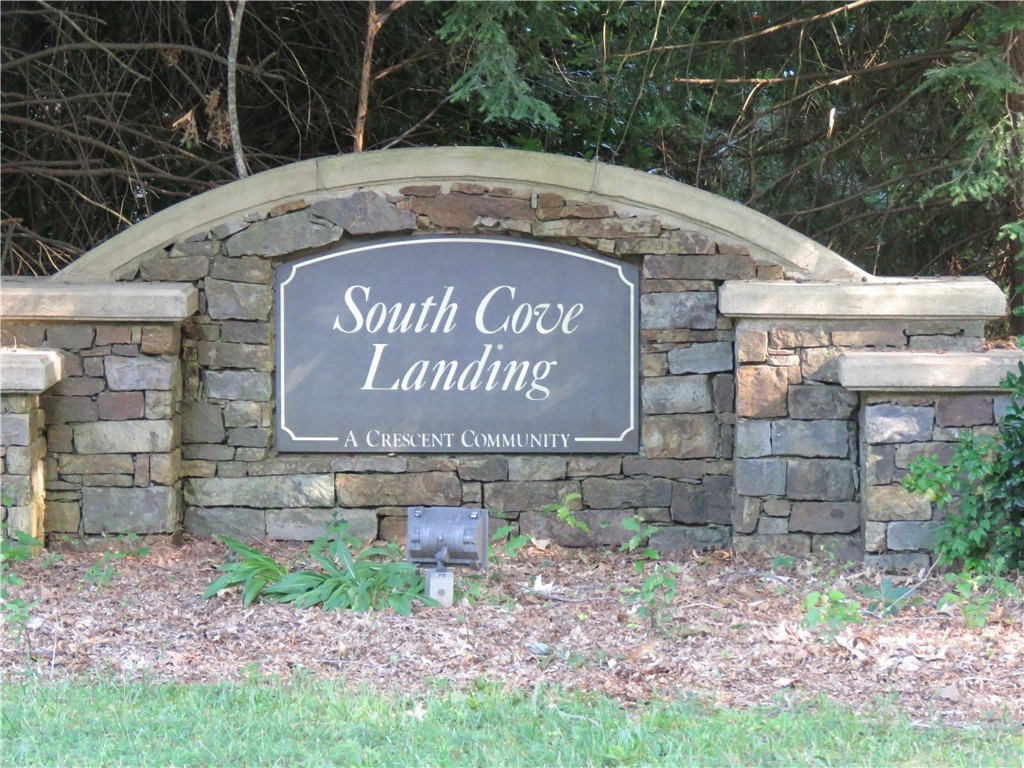 303 Beech View Court Seneca, SC 29672 - Photo 3 of 23 Entrance to South Cove Landing