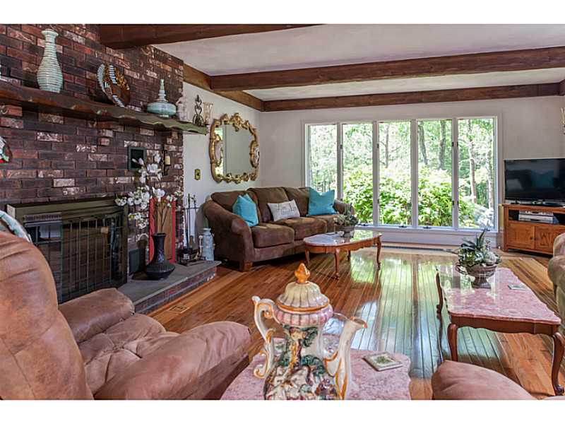 194 Franklin Road Scituate, RI 02825 - Photo 11 of 25 Living Room.