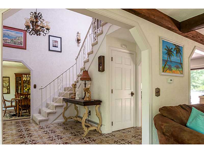 194 Franklin Road Scituate, RI 02825 - Photo 3 of 25 Entry.