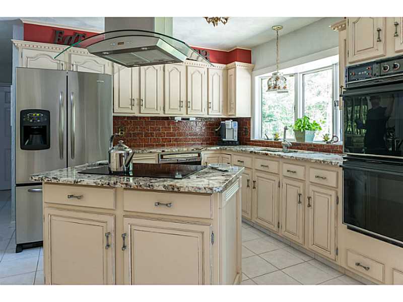194 Franklin Road Scituate, RI 02825 - Photo 5 of 25 Kitchen.