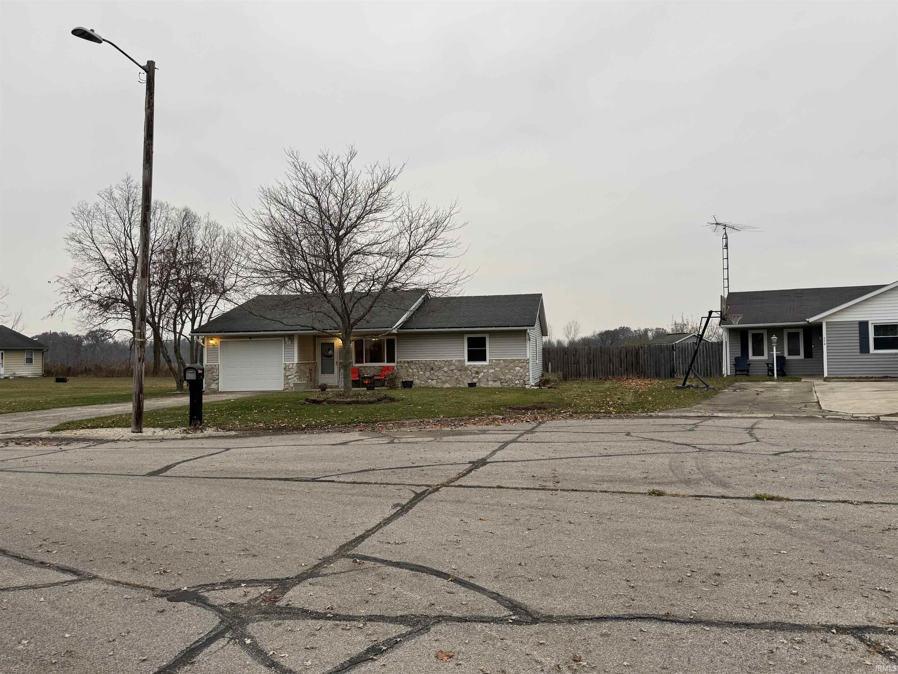 394 West Delaware Court Albany, IN 47320 - Photo 4 of 27