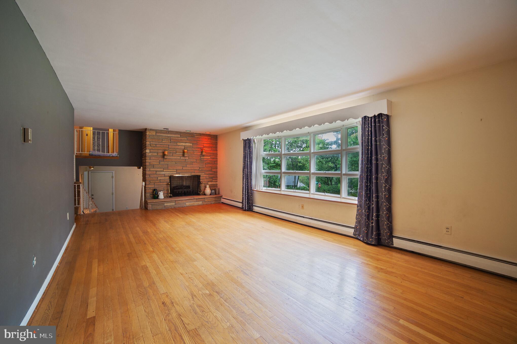 117 Crestview Road Phoenixville, PA 19460 - Photo 5 of 32 Living Room